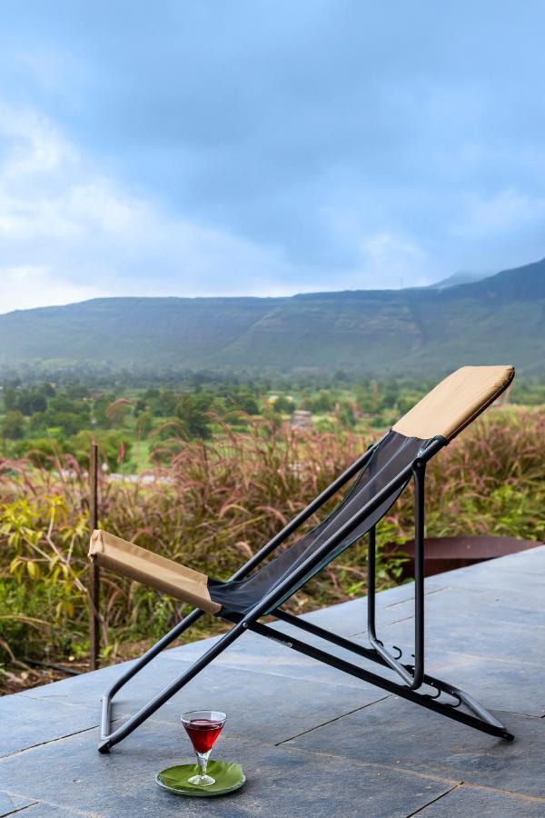 Saffronstays Zen, Igatpuri - Lake-View Villa With Indoor And Outdoor Games Екстериор снимка