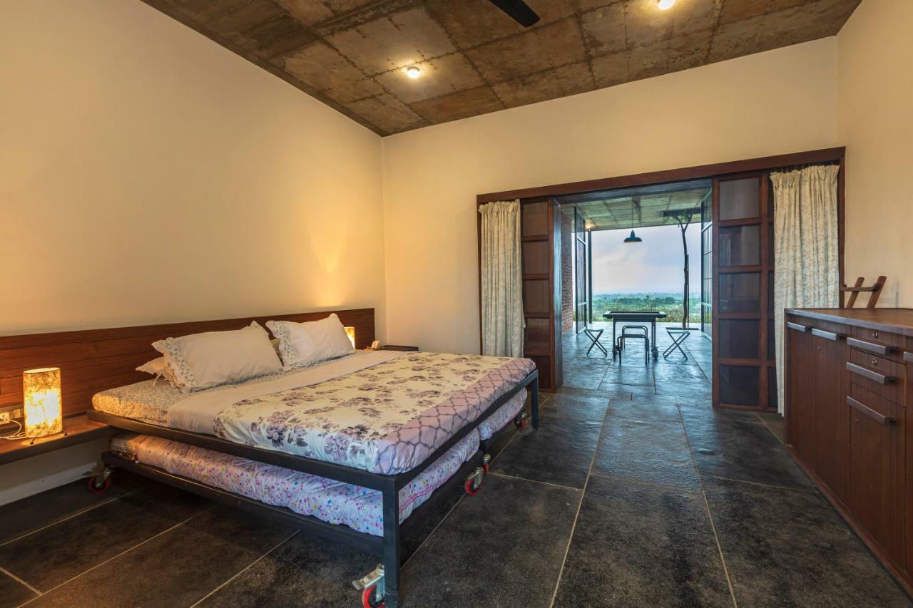 Saffronstays Zen, Igatpuri - Lake-View Villa With Indoor And Outdoor Games Екстериор снимка