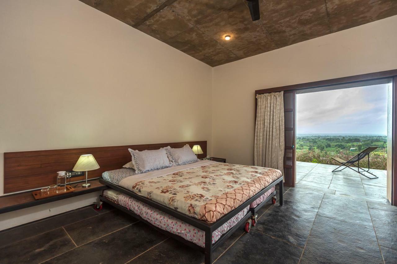 Saffronstays Zen, Igatpuri - Lake-View Villa With Indoor And Outdoor Games Екстериор снимка