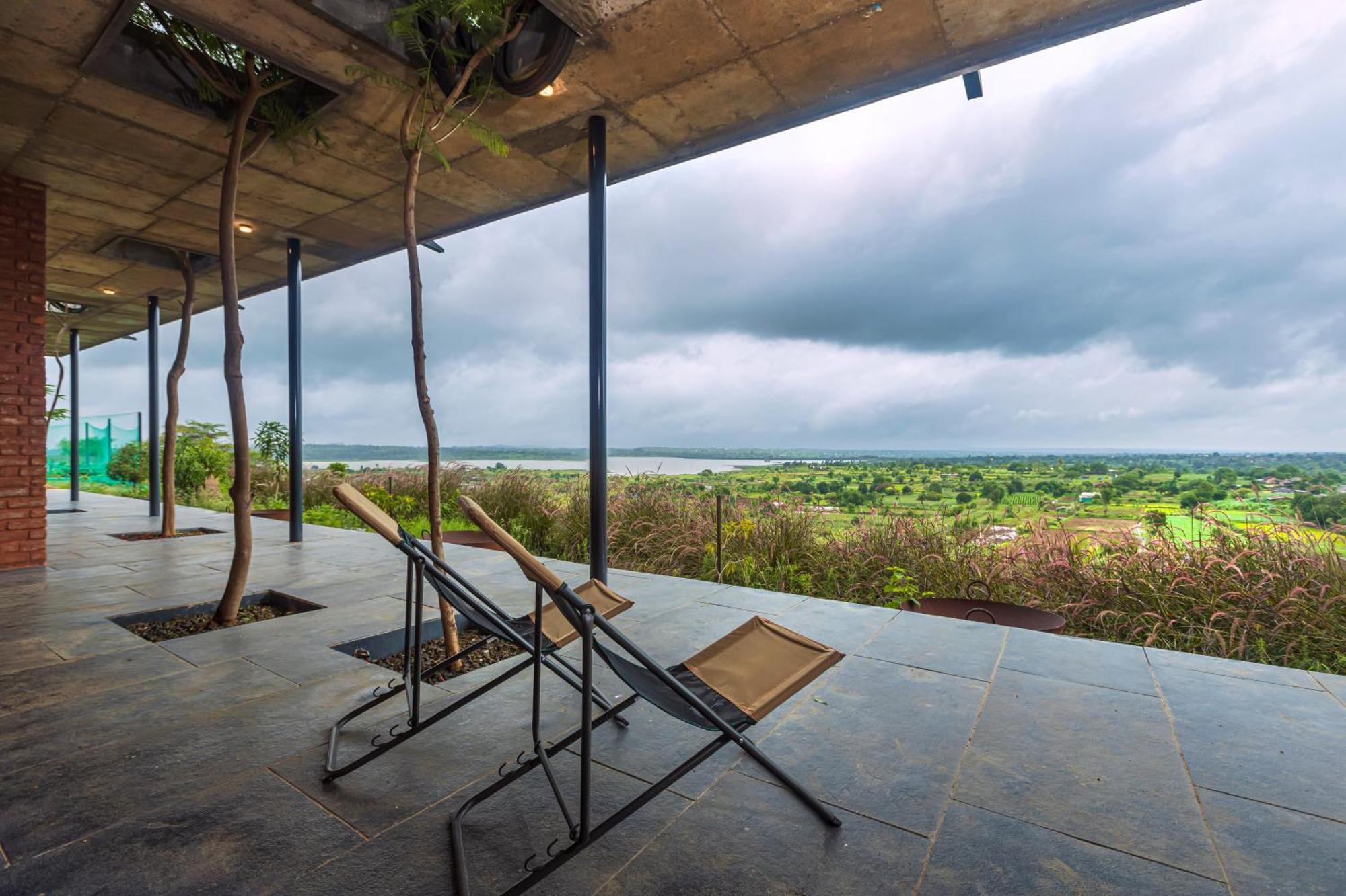 Saffronstays Zen, Igatpuri - Lake-View Villa With Indoor And Outdoor Games Екстериор снимка